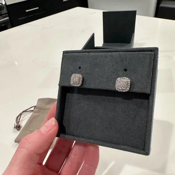 📦 MOVING SALE 📦 David Yurman Petite Albion Diamond Stud Earrings - Picture 3 of 8